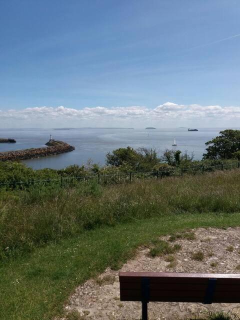 Spacious Townhouse With Sea Views Near Cardiff Barry Exteriör bild